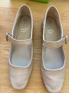 Sam Edelman Classic Mary Jane Flats in Neutral Cream Size 10